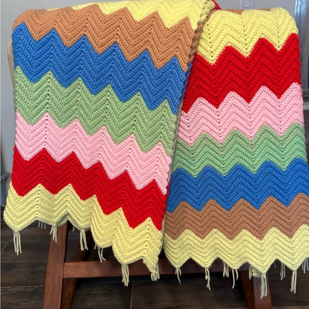 Vintage Charm Crochet Chevron Pattern Afghan Blanket